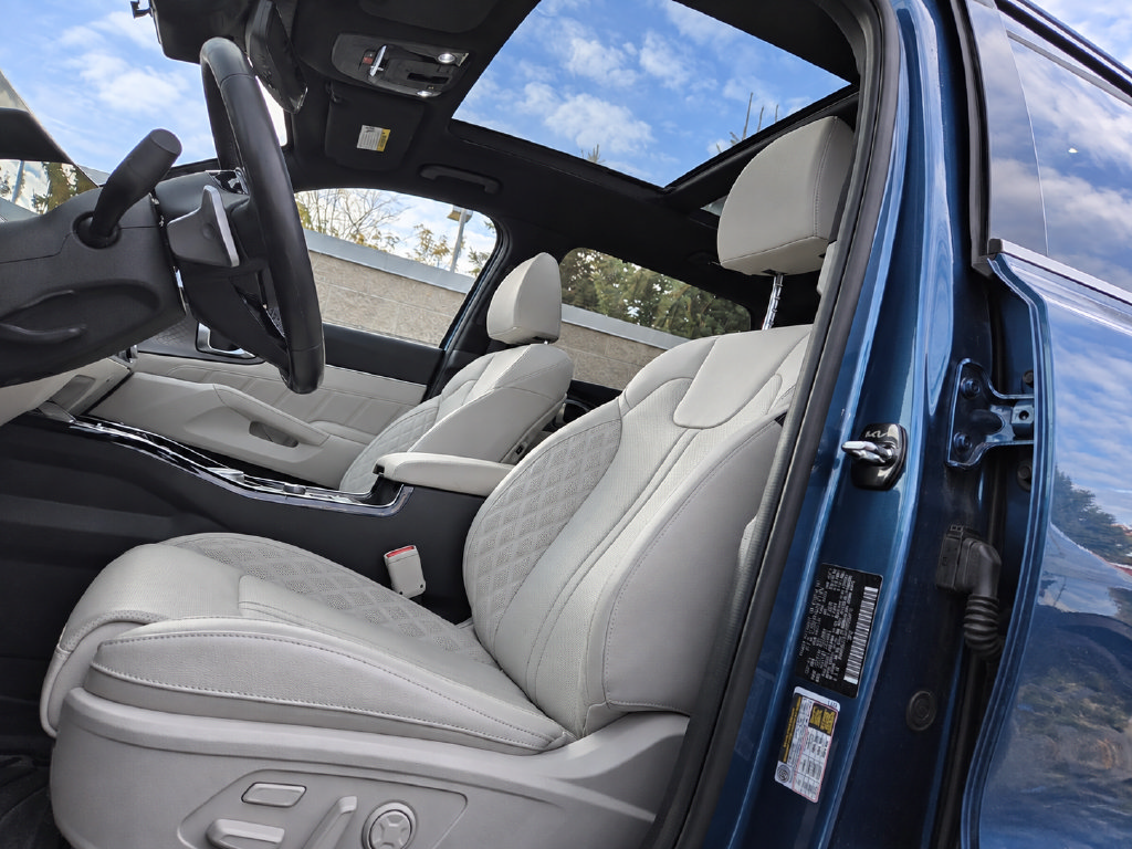 Certified 2025 Kia Sorento SX Prestige AWD/4WD image 4