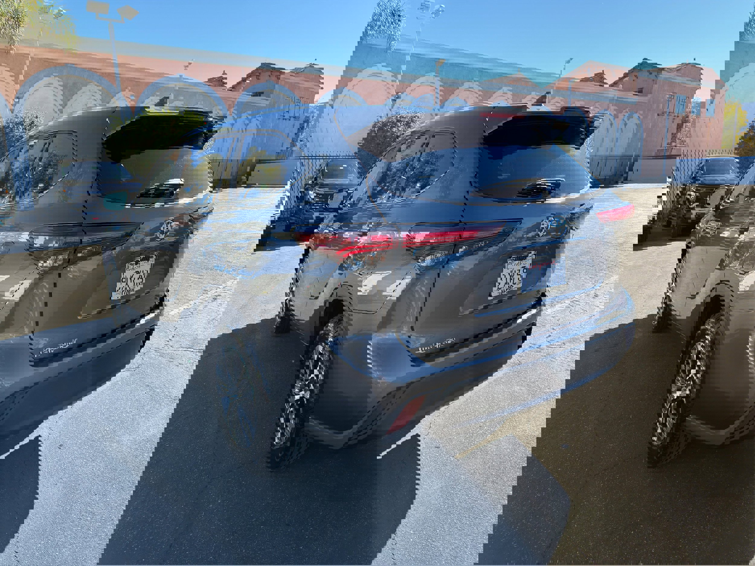 Used 2024 Toyota Highlander XLE image 6