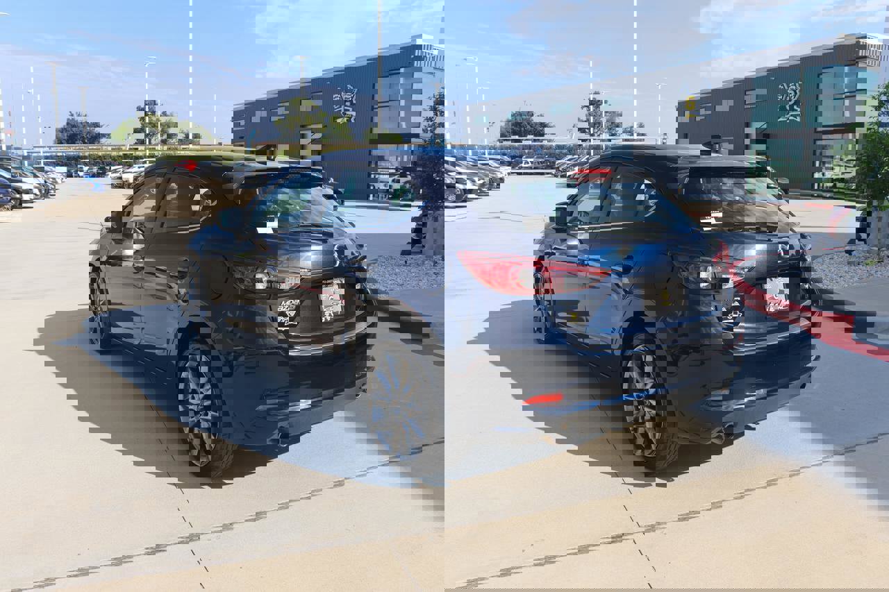 Used 2018 MAZDA MAZDA3 Touring image 3