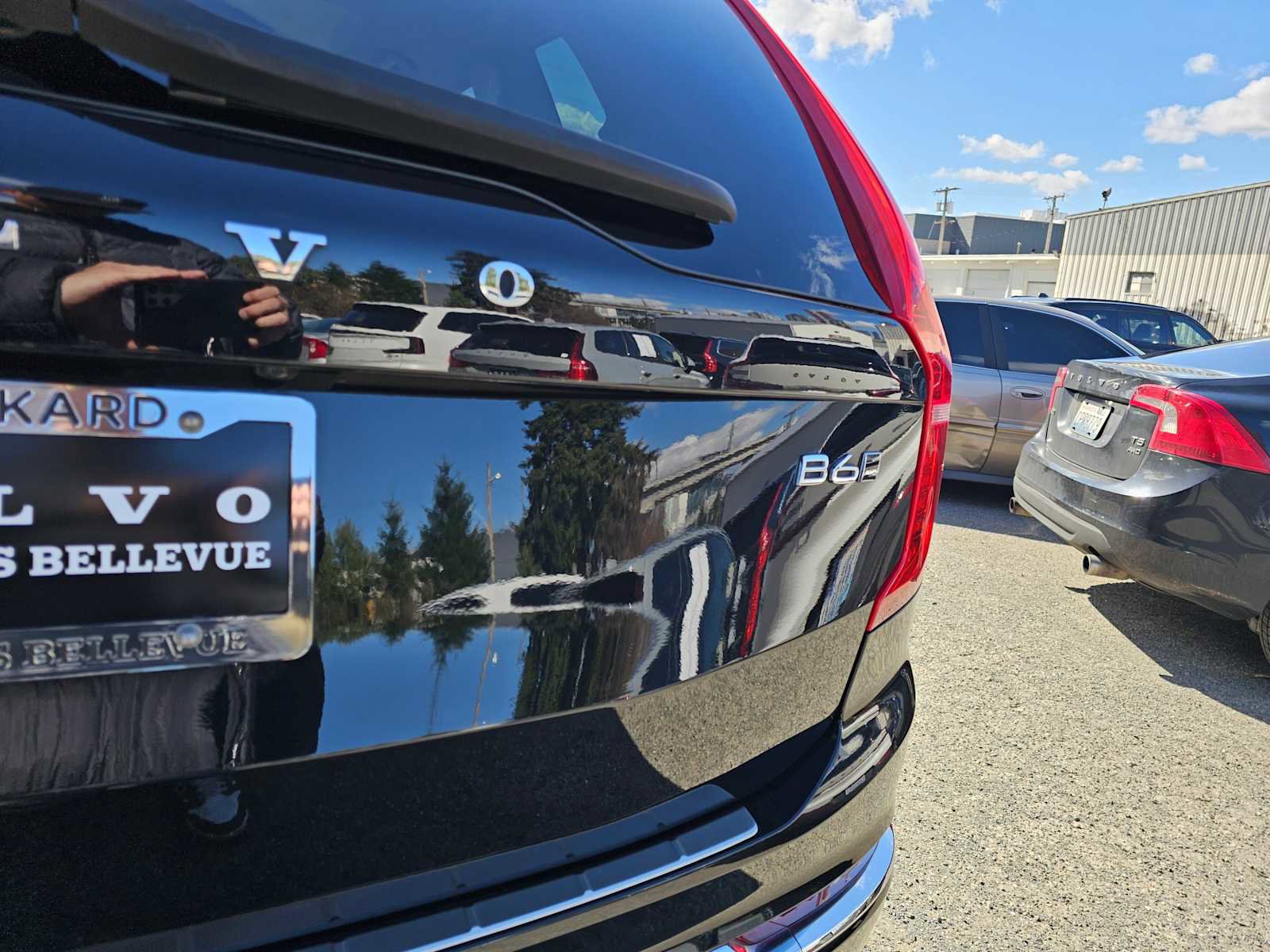 Certified 2023 Volvo XC90 B6 Ultimate w/ Protection Package Premier image 16