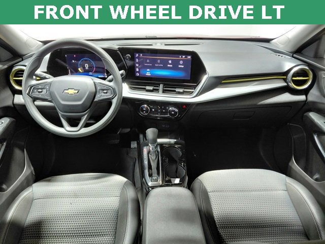 Used 2025 Chevrolet Trax LT image 2