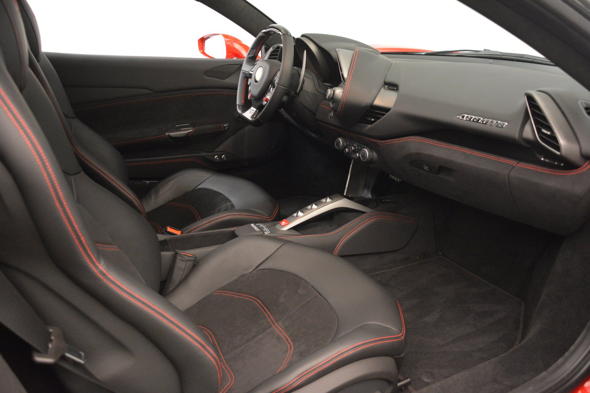Certified 2018 Ferrari 488 GTB RWD image 17