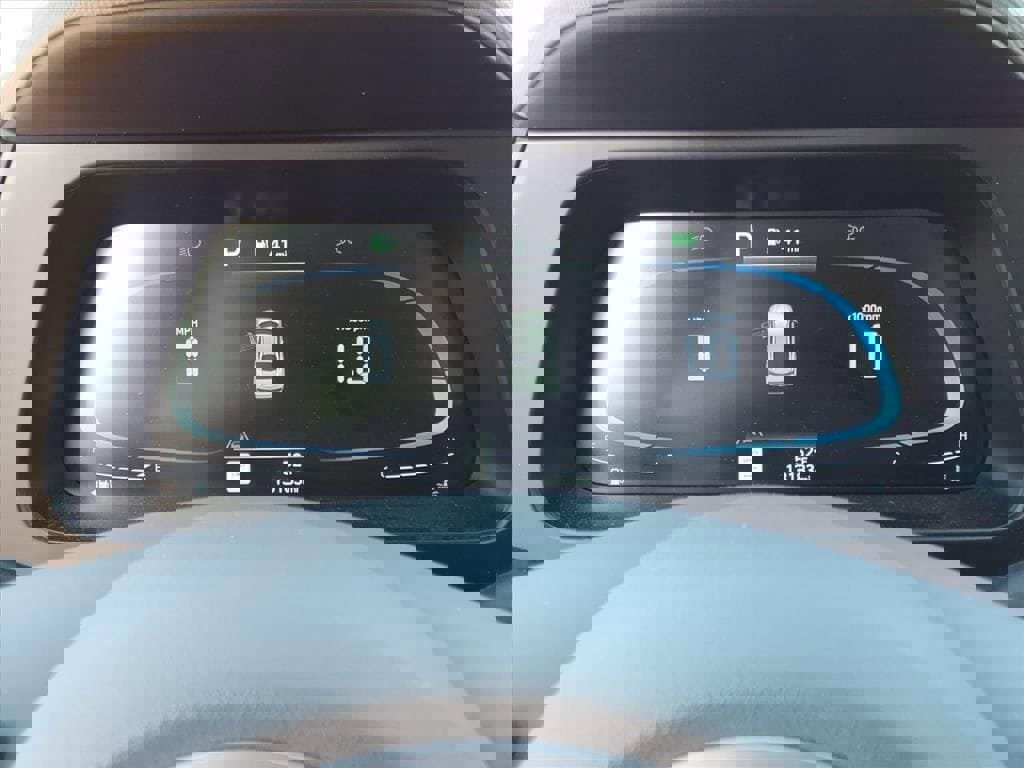 Certified 2025 Hyundai Elantra Sport image 16