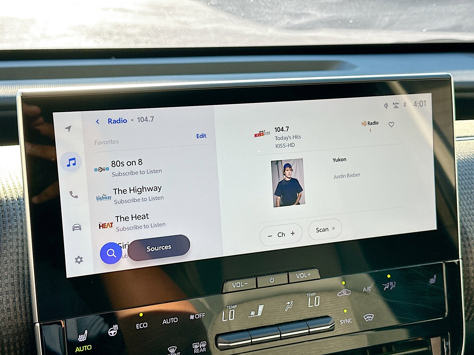 Used 2024 Toyota bZ4X XLE w/ Weather Package image 21