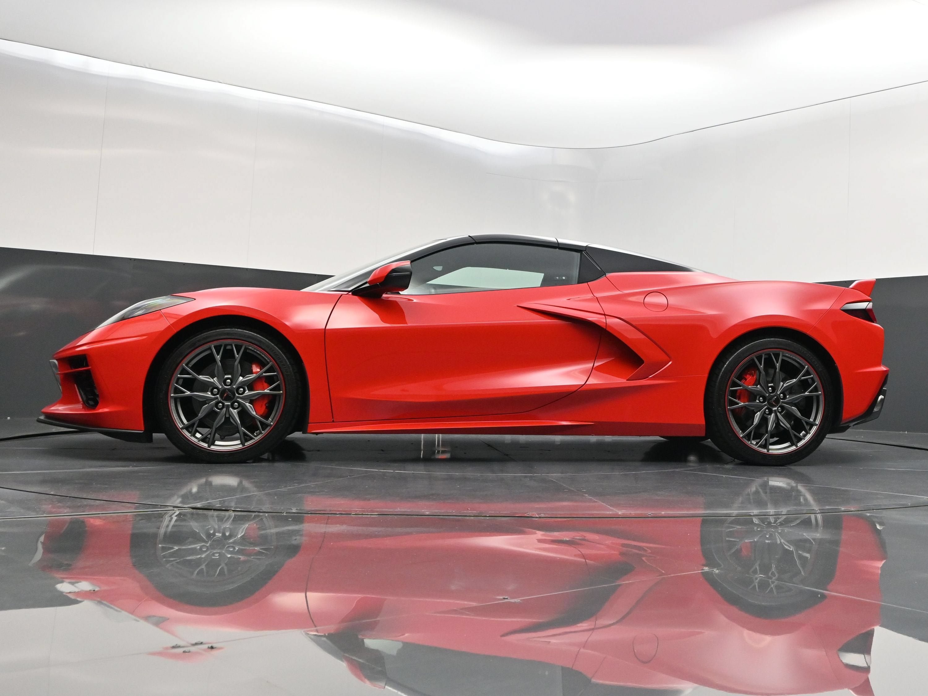 Used 2024 Chevrolet Corvette Stingray Premium Conv w/ Z51 Performance Package RWD image 42