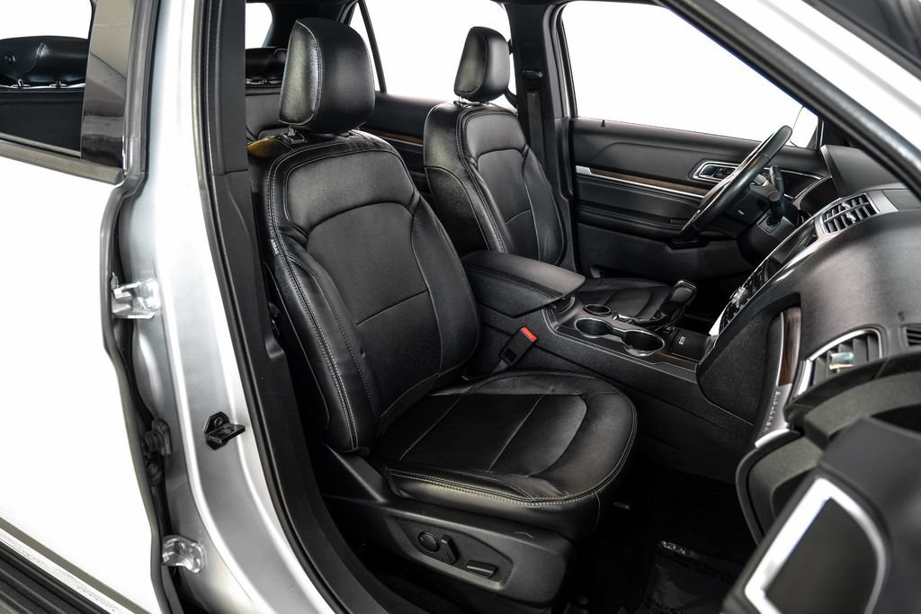 Used 2019 Ford Explorer Limited w/ Class III Trailer Tow Package FWD image 35