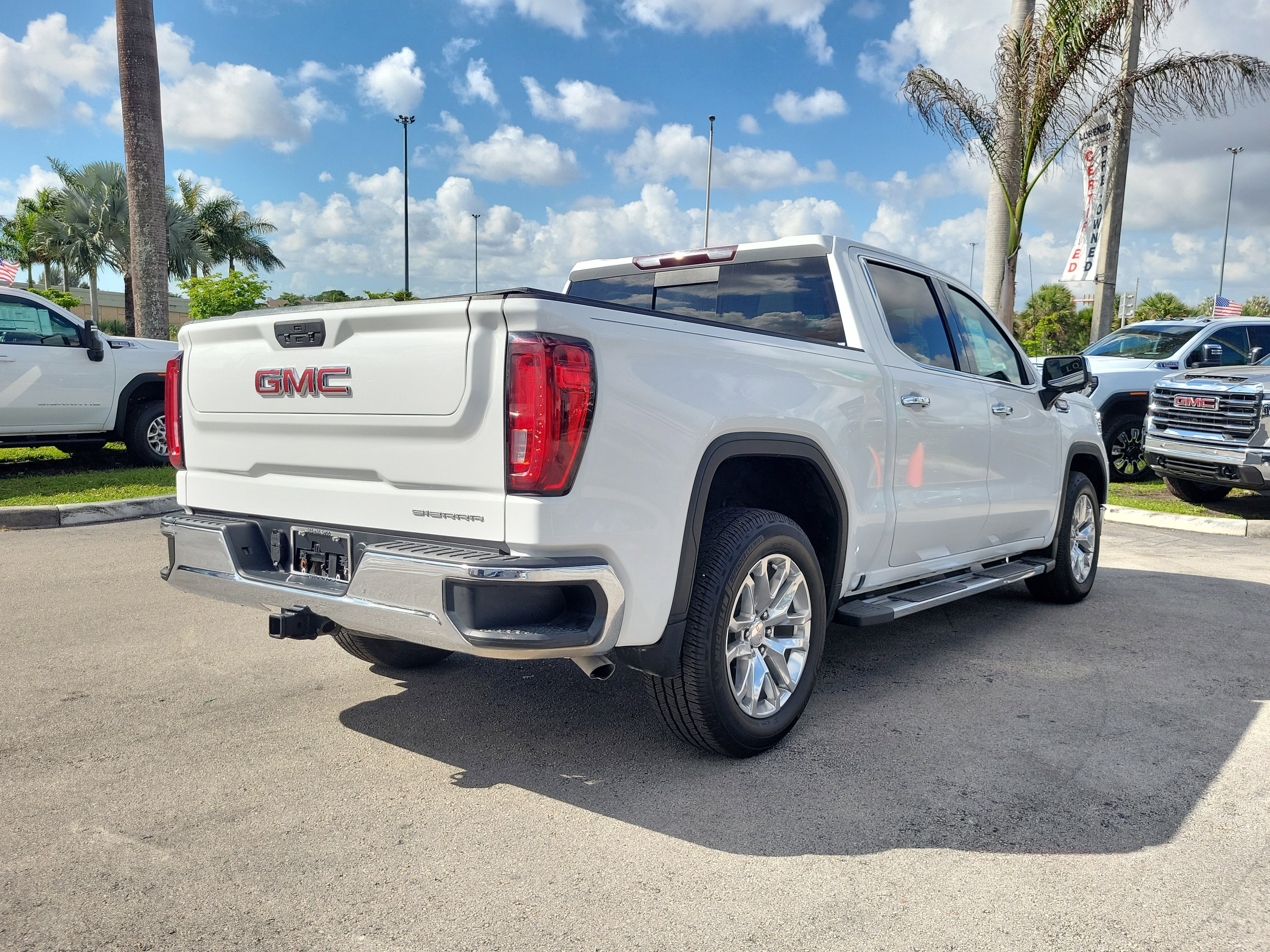 Used 2021 GMC Sierra 1500 SLT w/ SLT Premium Package image 5