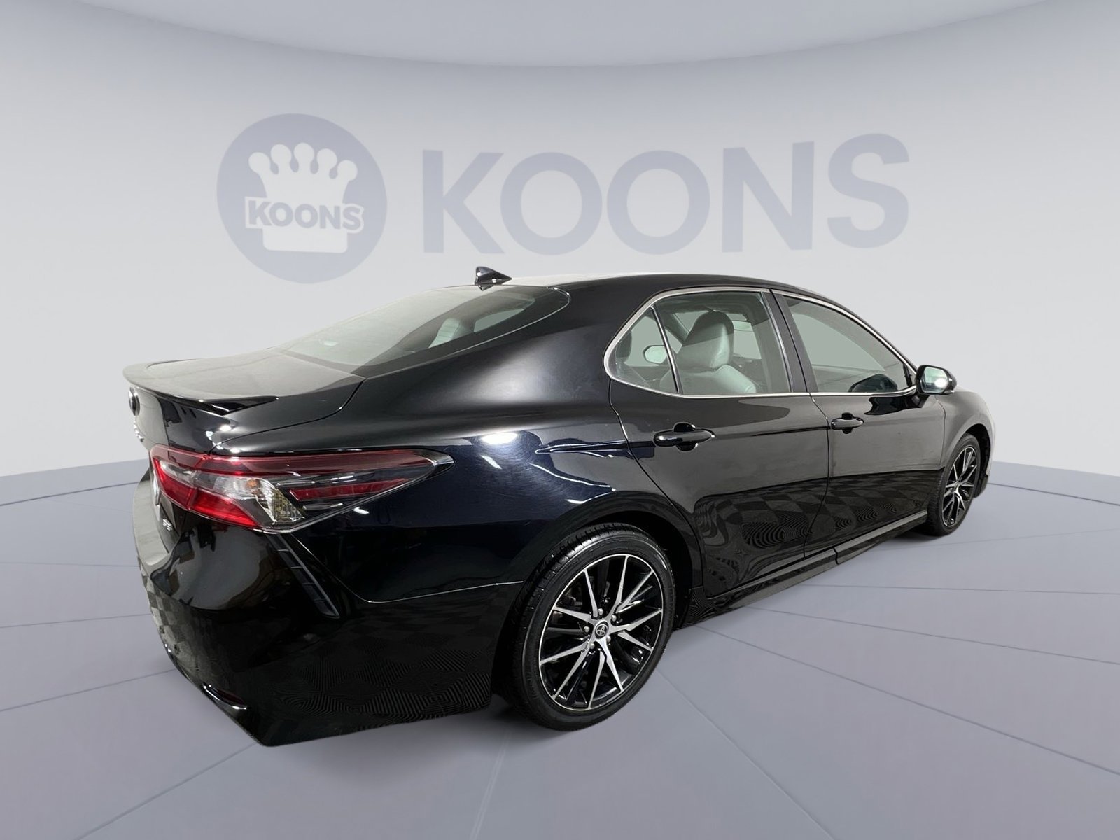 Used 2022 Toyota Camry SE FWD image 11