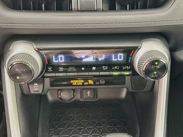 Used 2021 Toyota RAV4 LE AWD/4WD image 11