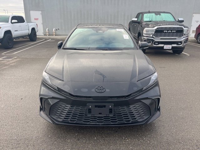 Used 2025 Toyota Camry SE image 2