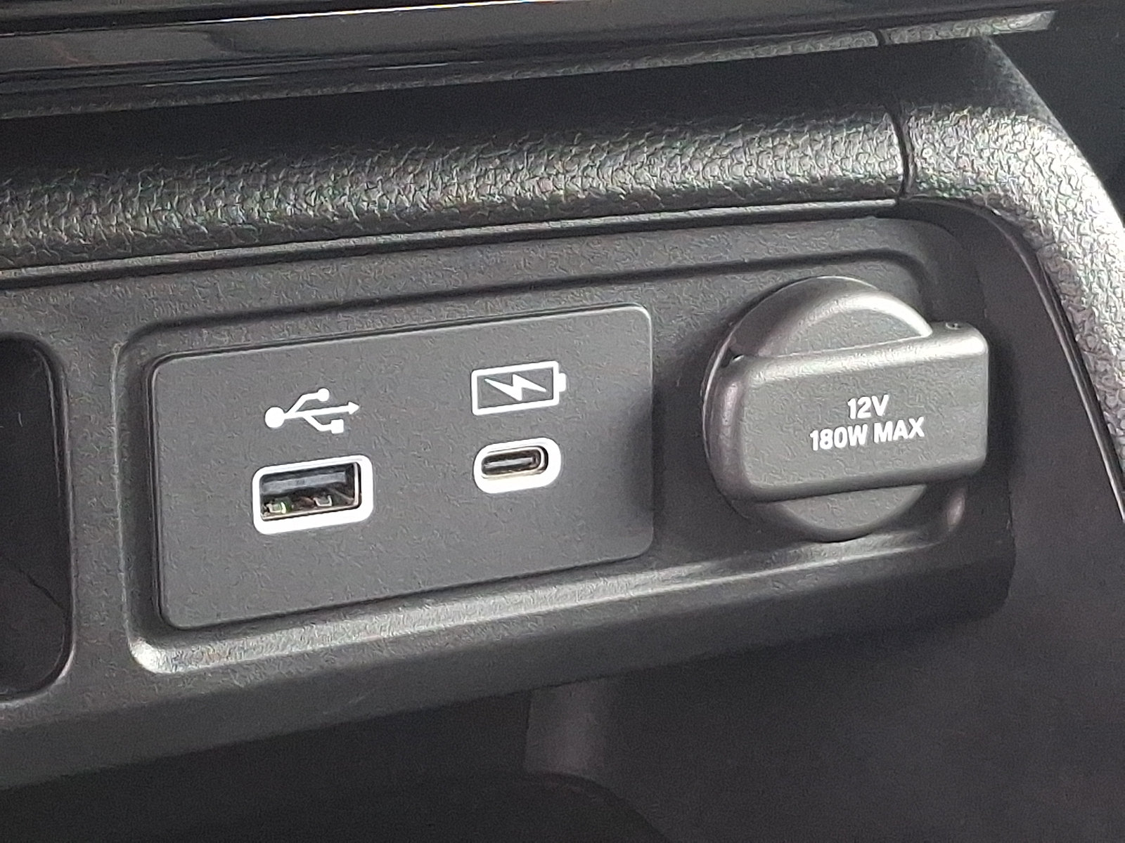 Used 2025 Honda Pilot Sport image 24