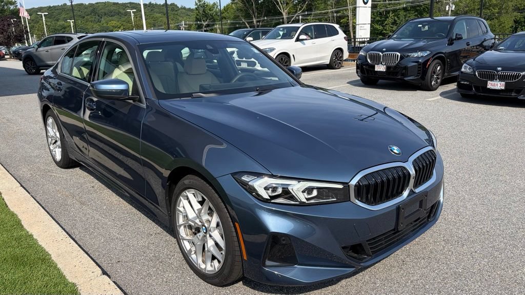 Used 2025 BMW 330i xDrive Sedan w/ Premium Package AWD/4WD image 5