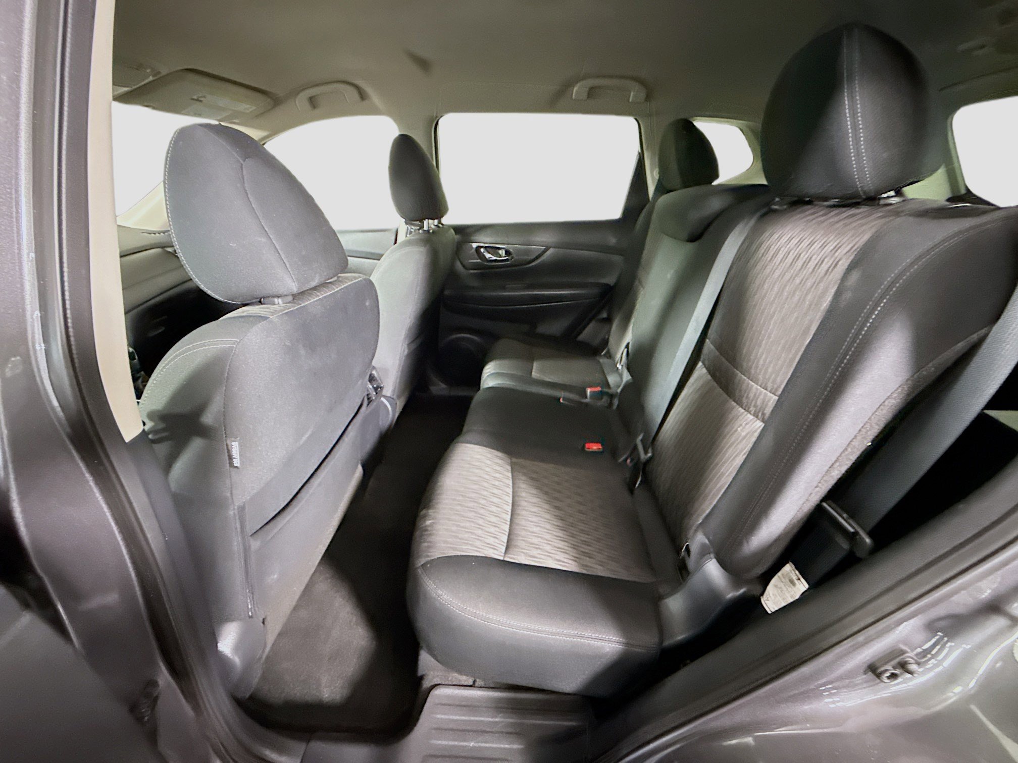 Used 2019 Nissan Rogue SV image 25