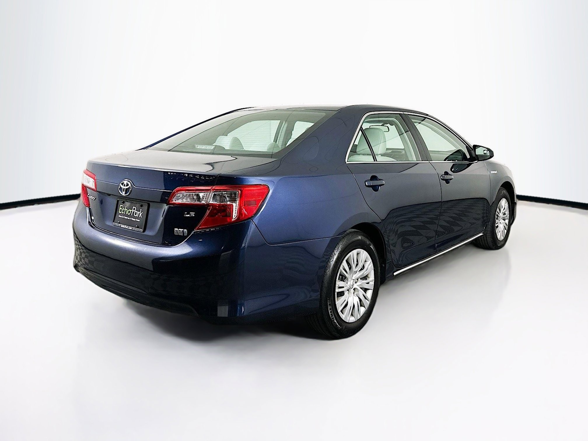 Used 2014 Toyota Camry LE image 9