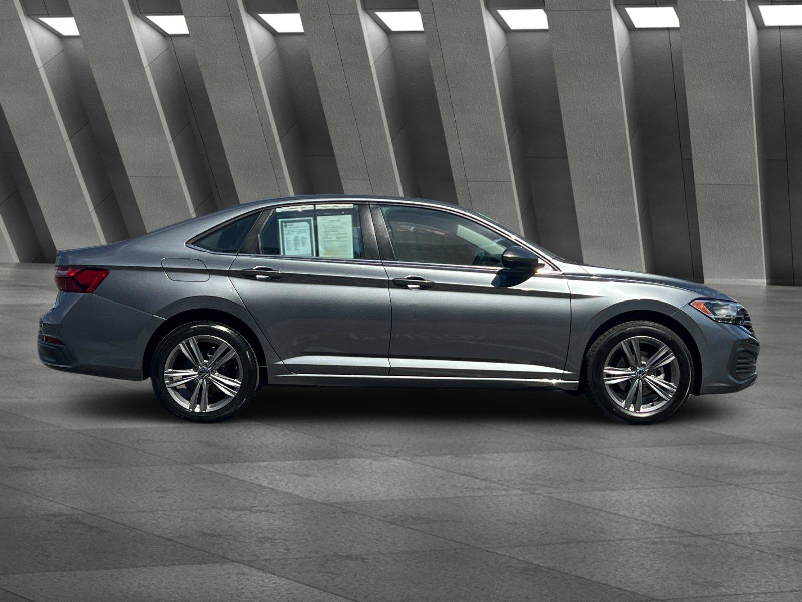 Used 2022 Volkswagen Jetta SE FWD image 3