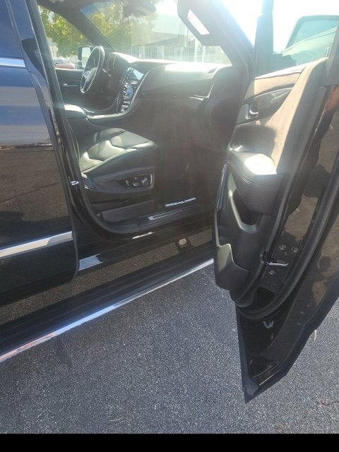 Used 2018 Cadillac Escalade Platinum AWD/4WD image 8