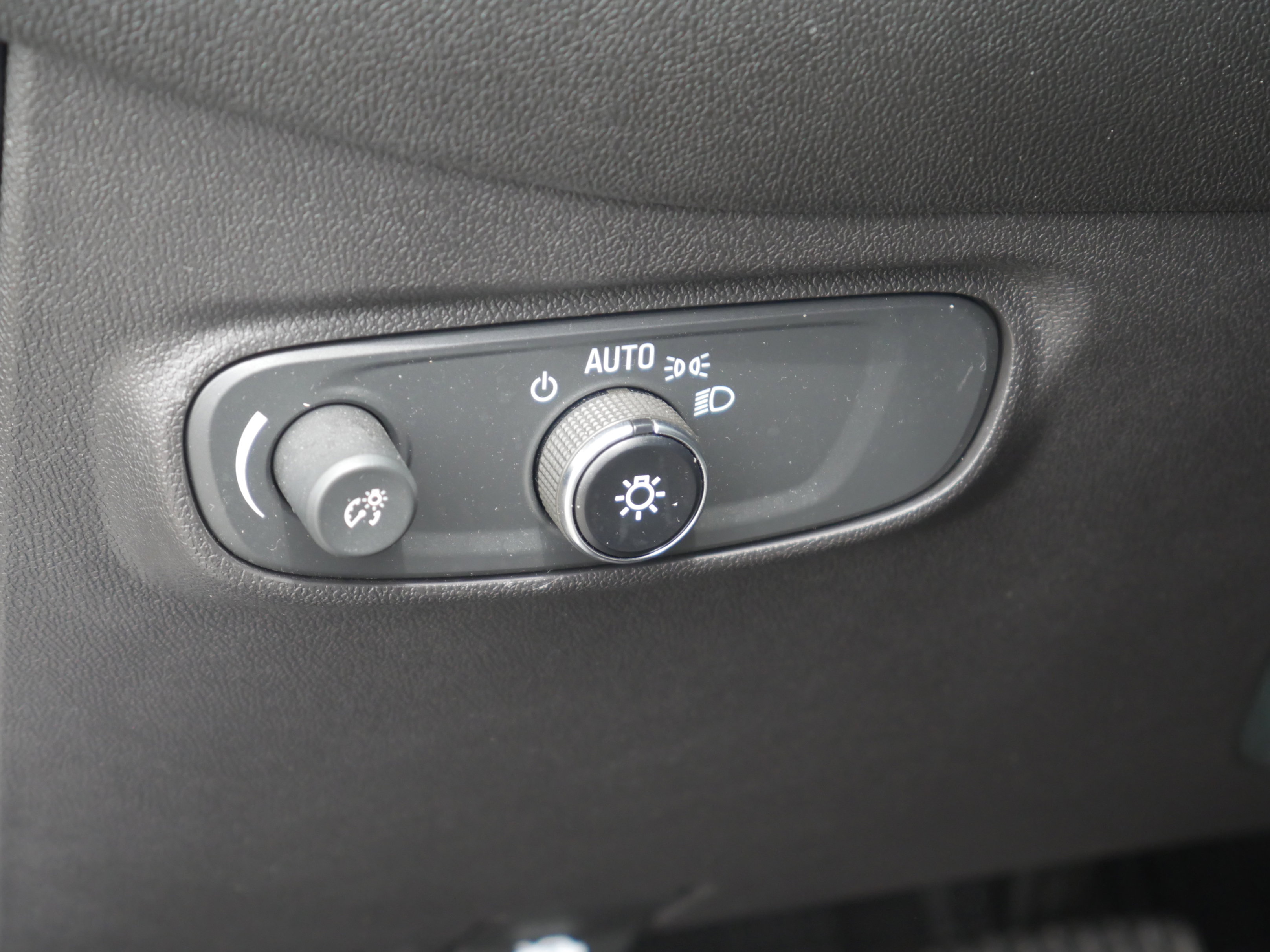 Used 2021 Chevrolet Equinox LS w/ LS Convenience Package AWD/4WD image 5