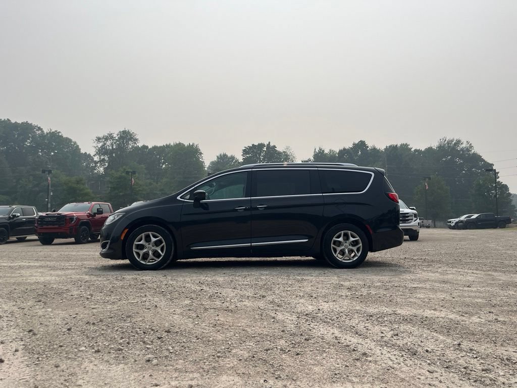 Used 2017 Chrysler Pacifica Touring-L Plus FWD image 14