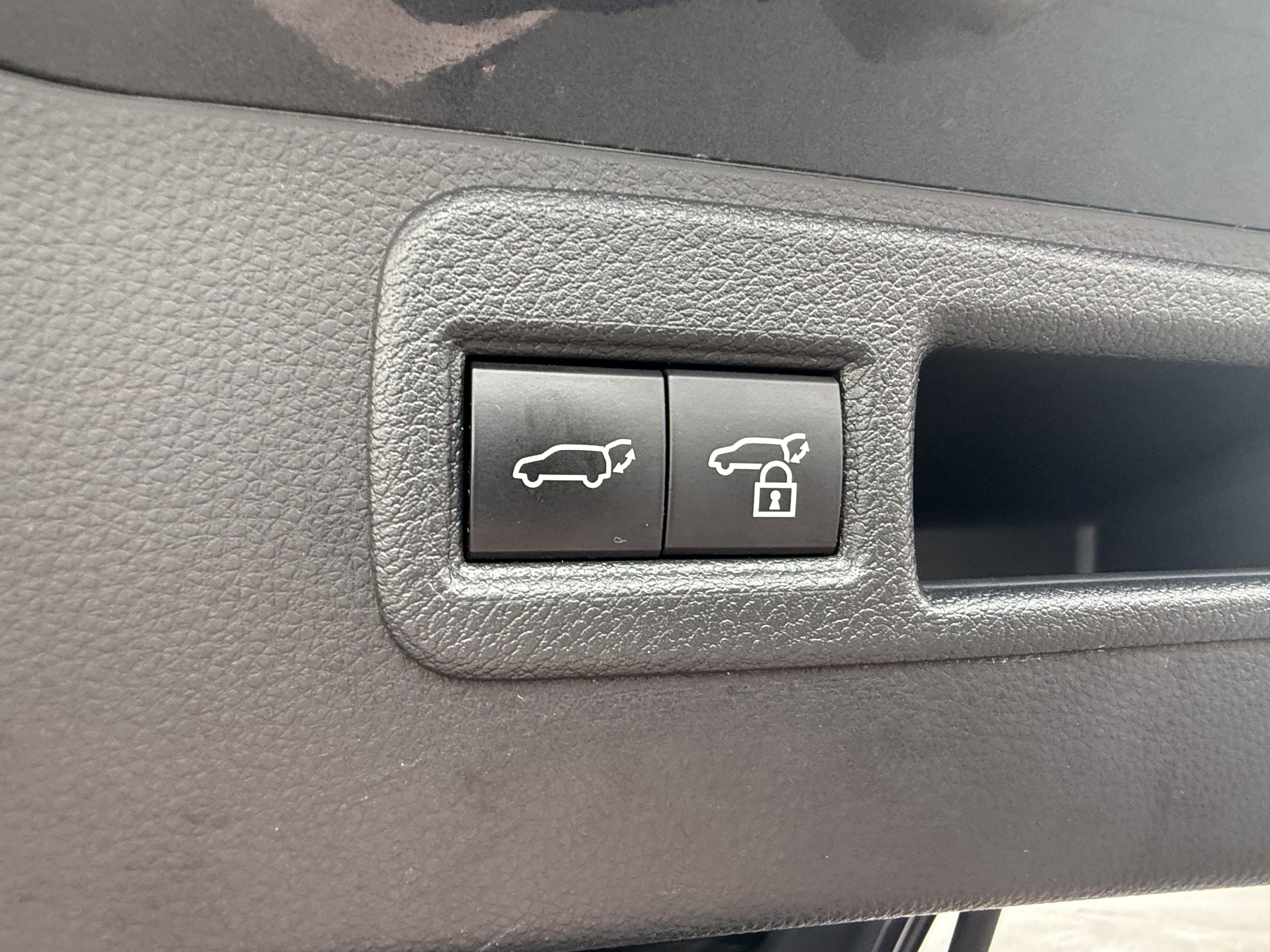 Certified 2023 Toyota Venza LE image 21