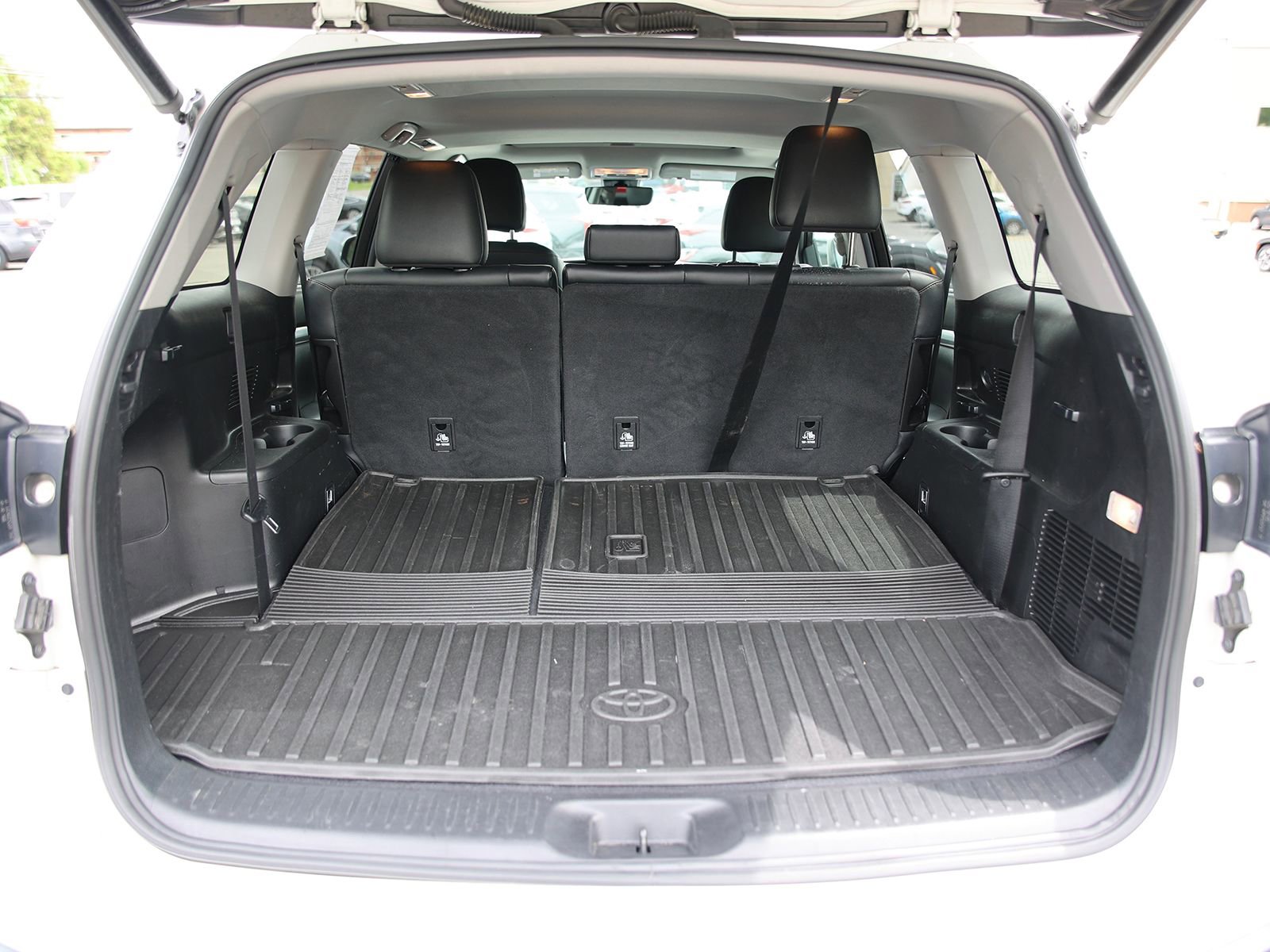 Used 2019 Toyota Highlander XLE AWD/4WD image 13