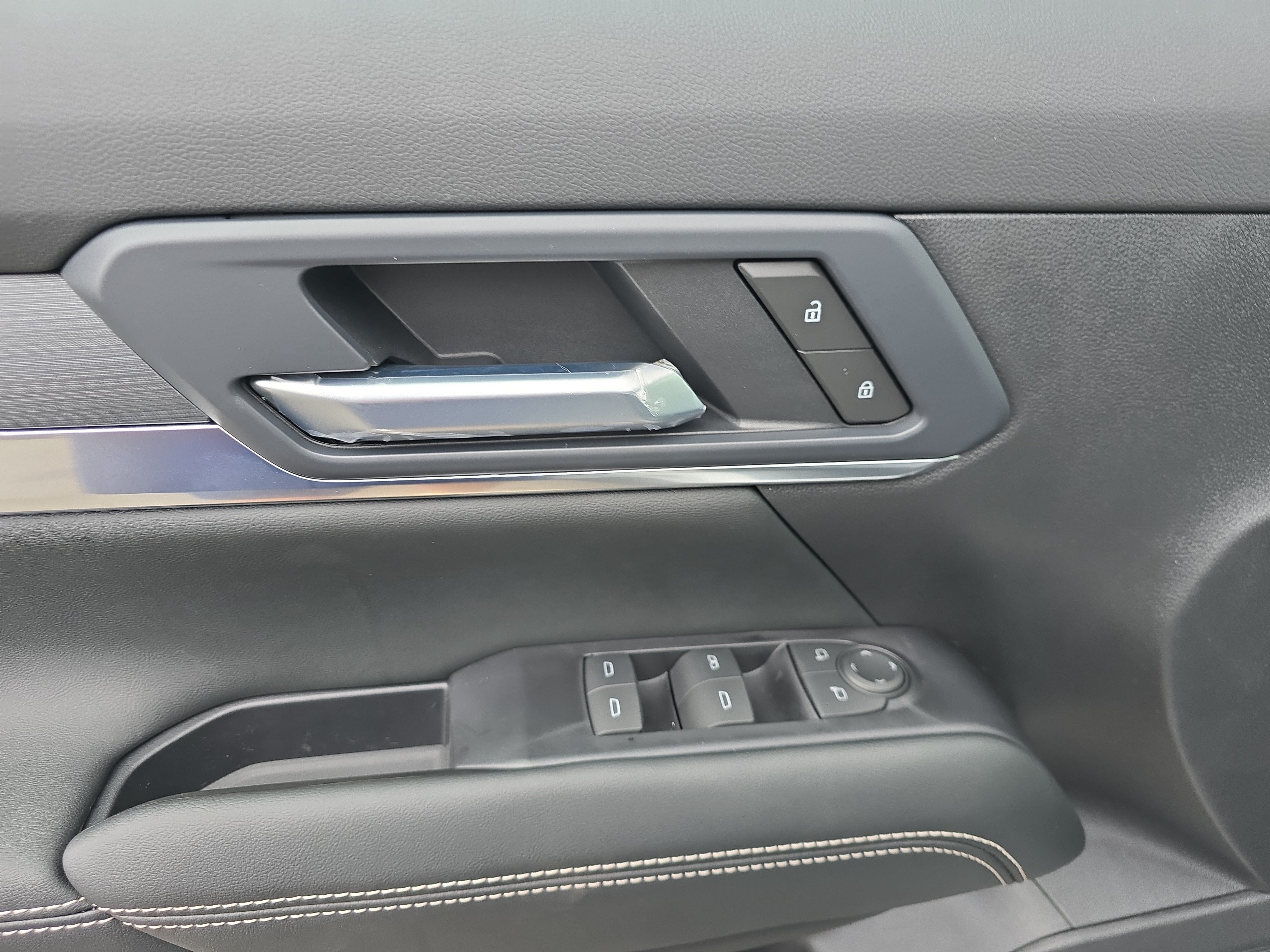 New 2027 GMC Terrain Elevation w/ LPO, Floor Liner Package FWD image 17