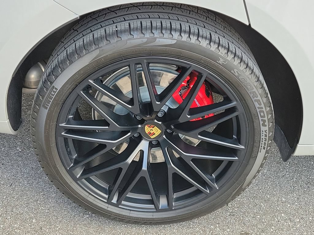 Certified 2024 Porsche Macan GTS AWD/4WD image 14