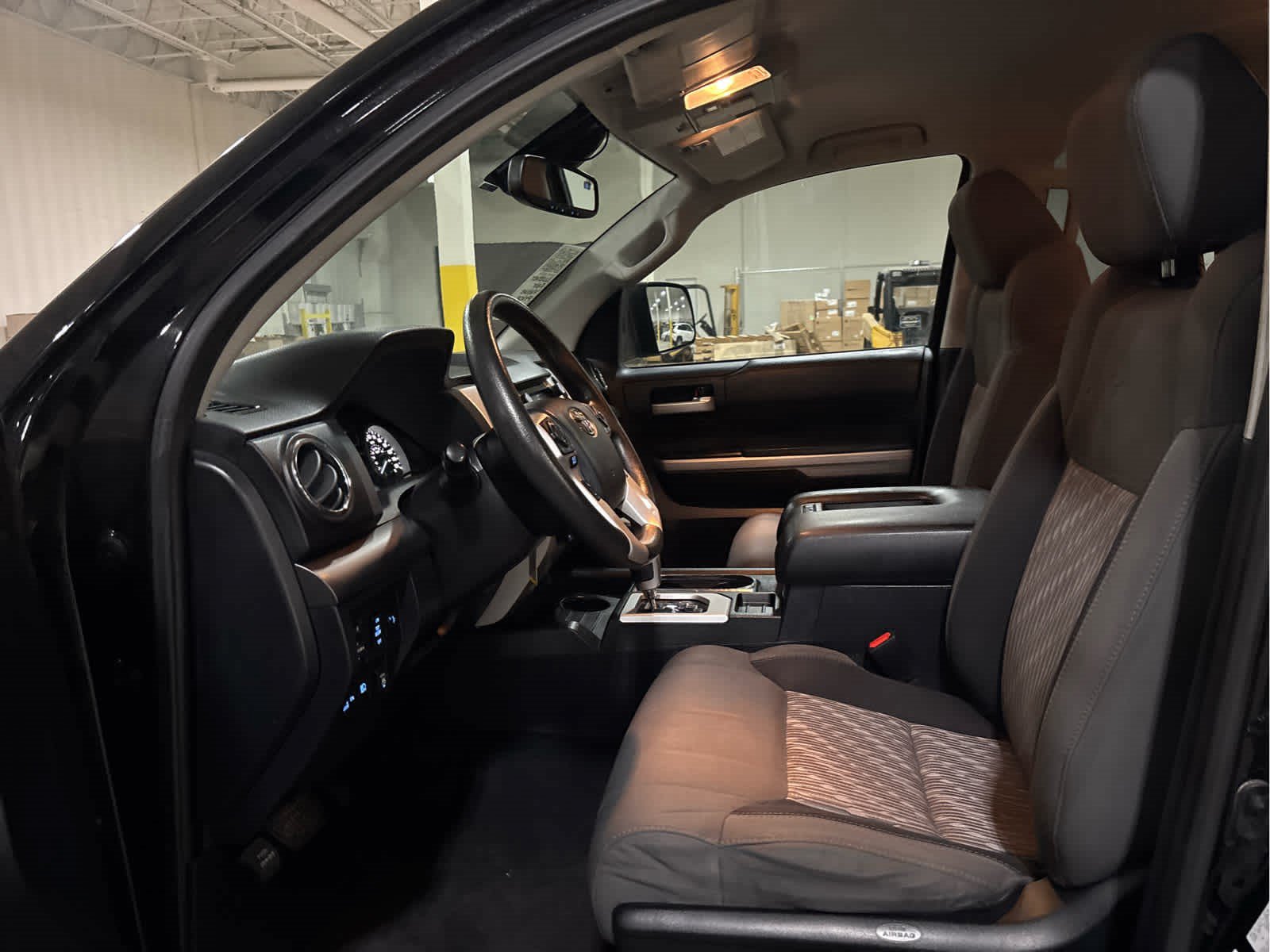 Used 2020 Toyota Tundra SR5 w/ SR5 Convenience Package AWD/4WD image 10