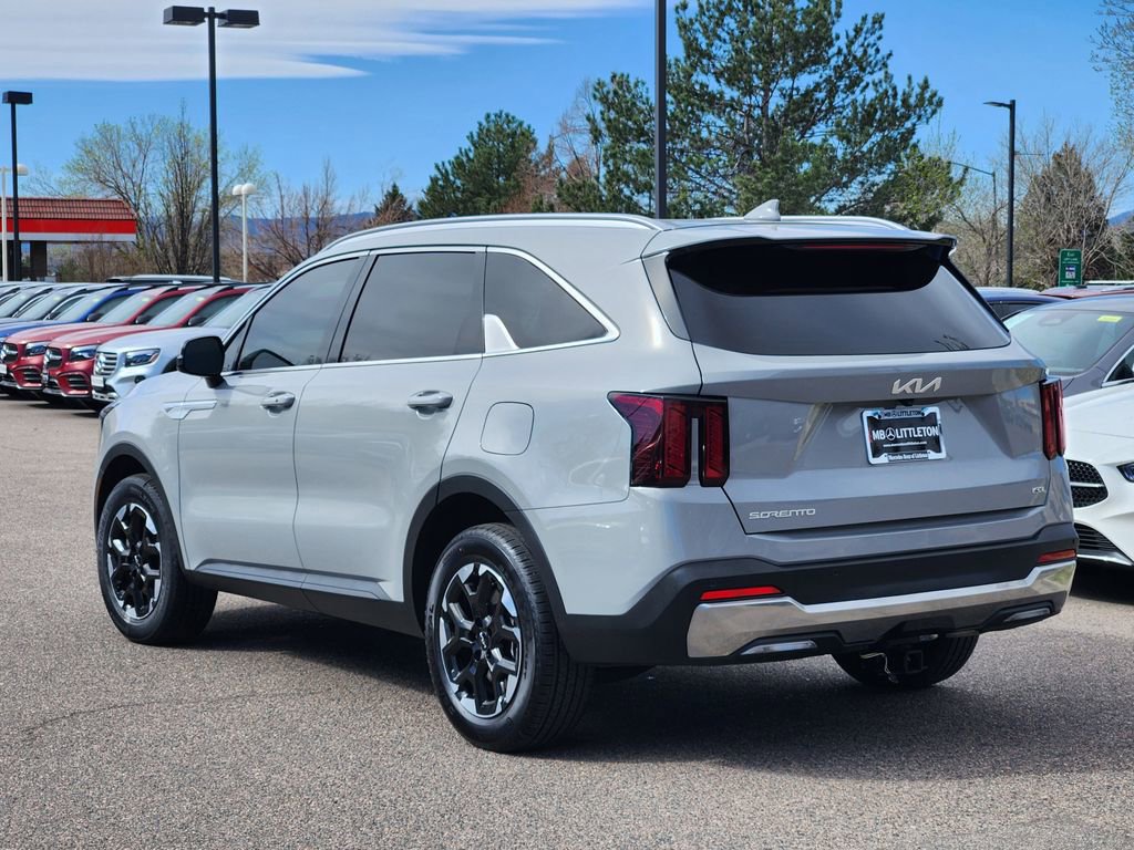 Used 2025 Kia Sorento S w/ Panoramic Sunroof Package image 5