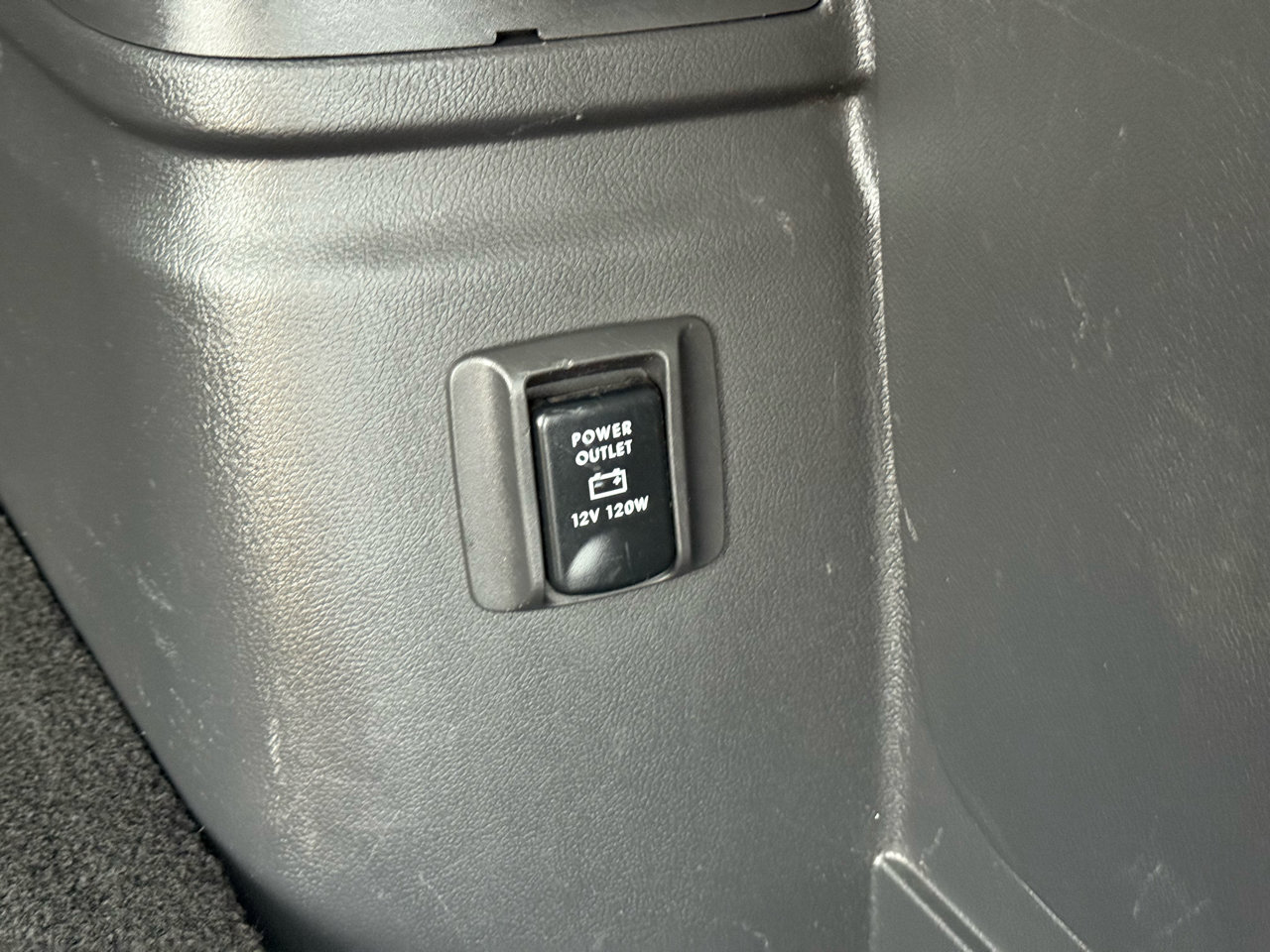 Used 2018 Mitsubishi Outlander SEL image 32