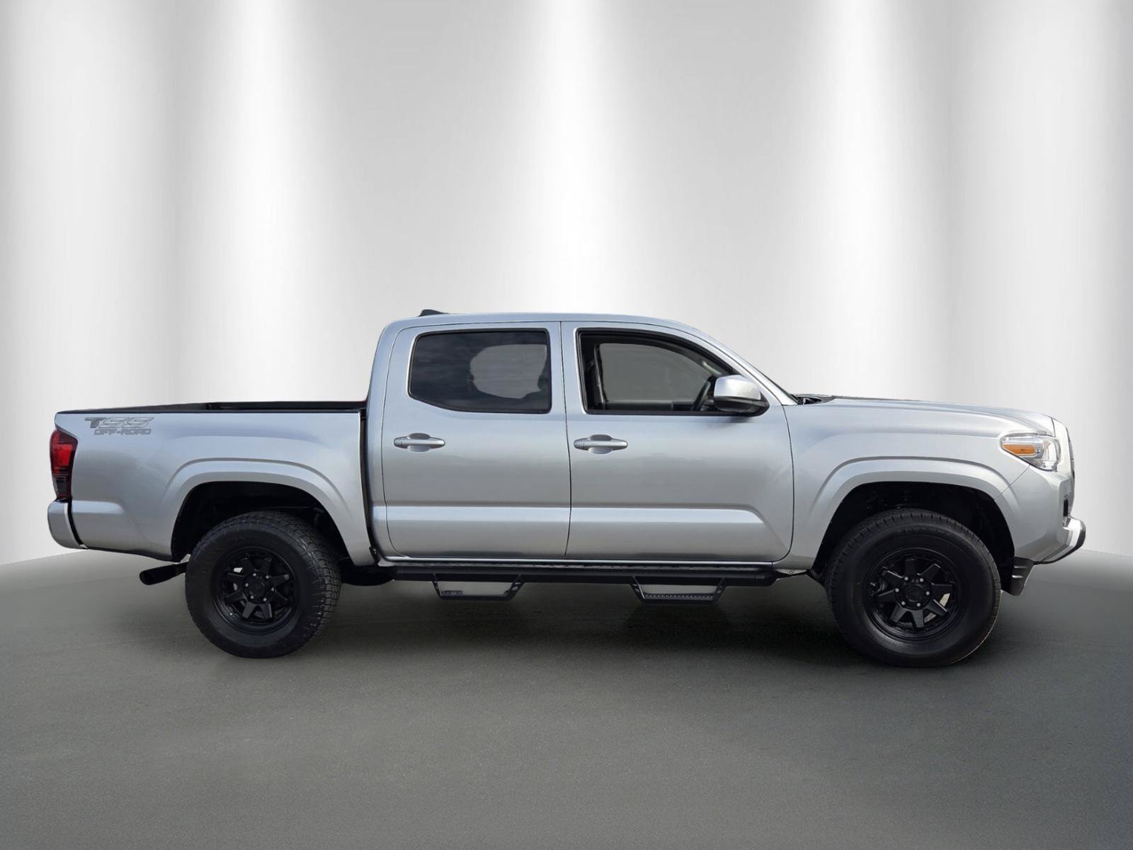 Used 2023 Toyota Tacoma SR AWD/4WD image 9