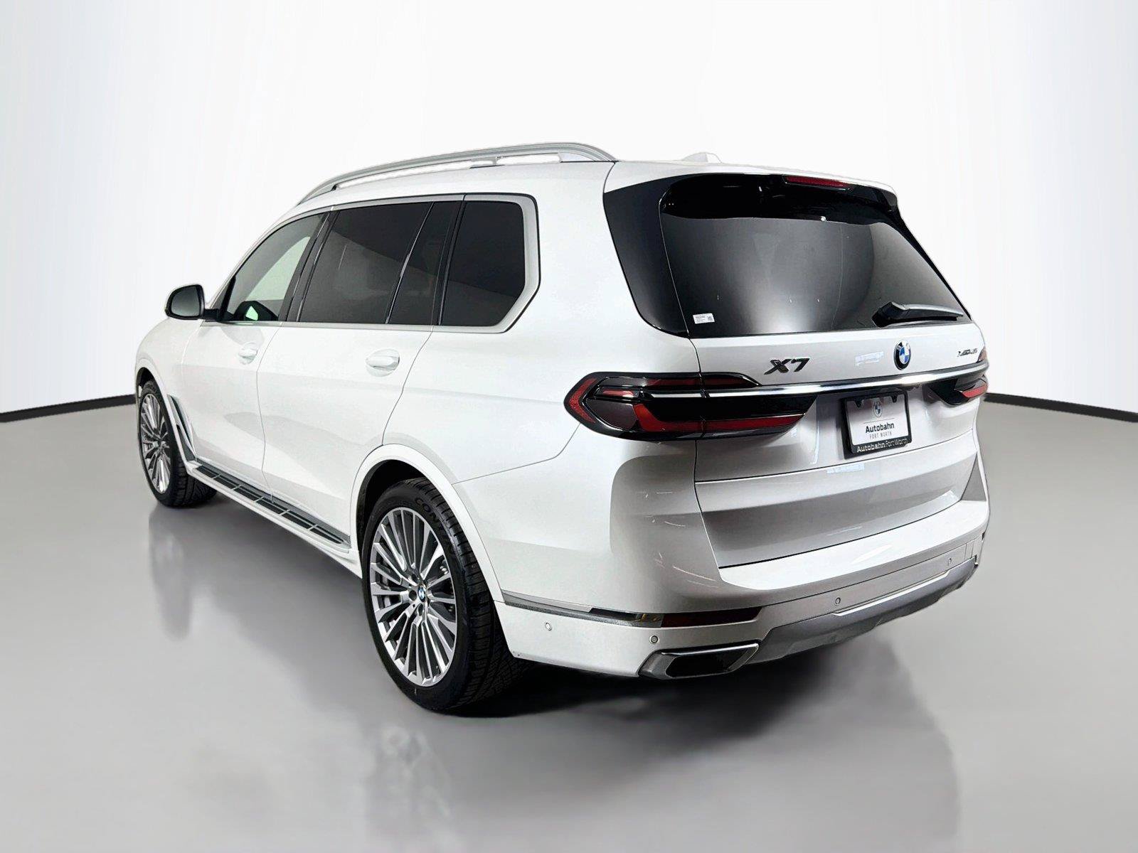 Used 2024 BMW X7 xDrive40i w/ Premium Package AWD/4WD image 7