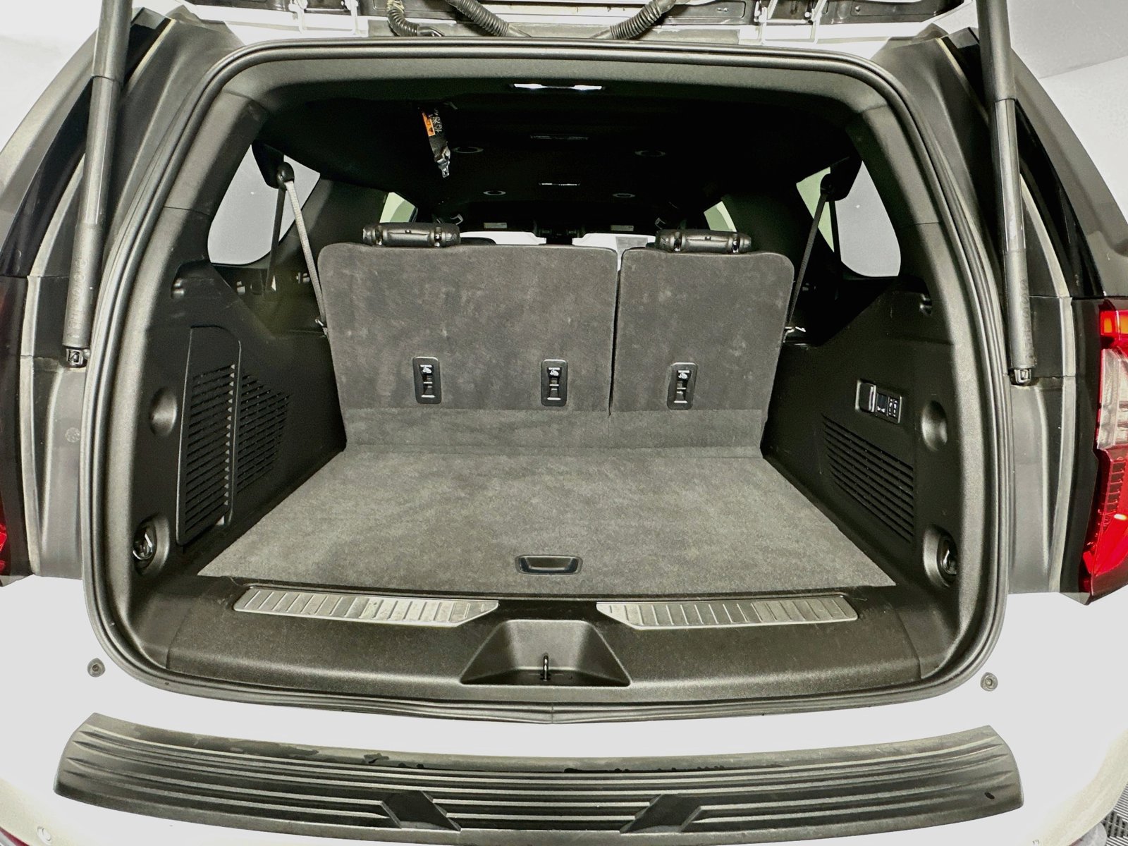 Used 2025 GMC Yukon XL Denali AWD/4WD image 28