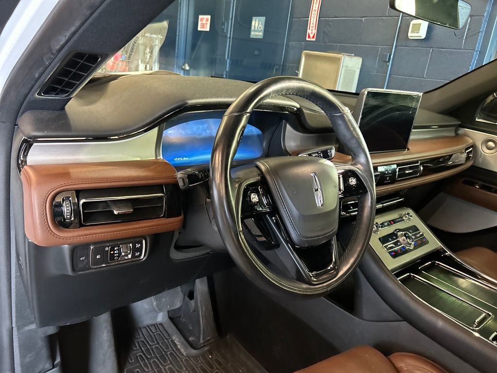Used 2020 Lincoln Aviator Reserve w/ Equipment Group 202A image 9