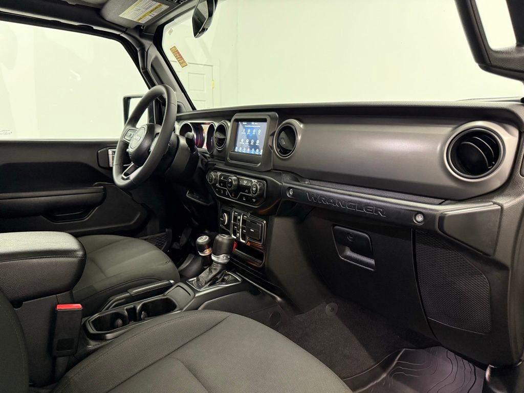 Used 2023 Jeep Wrangler Willys image 17