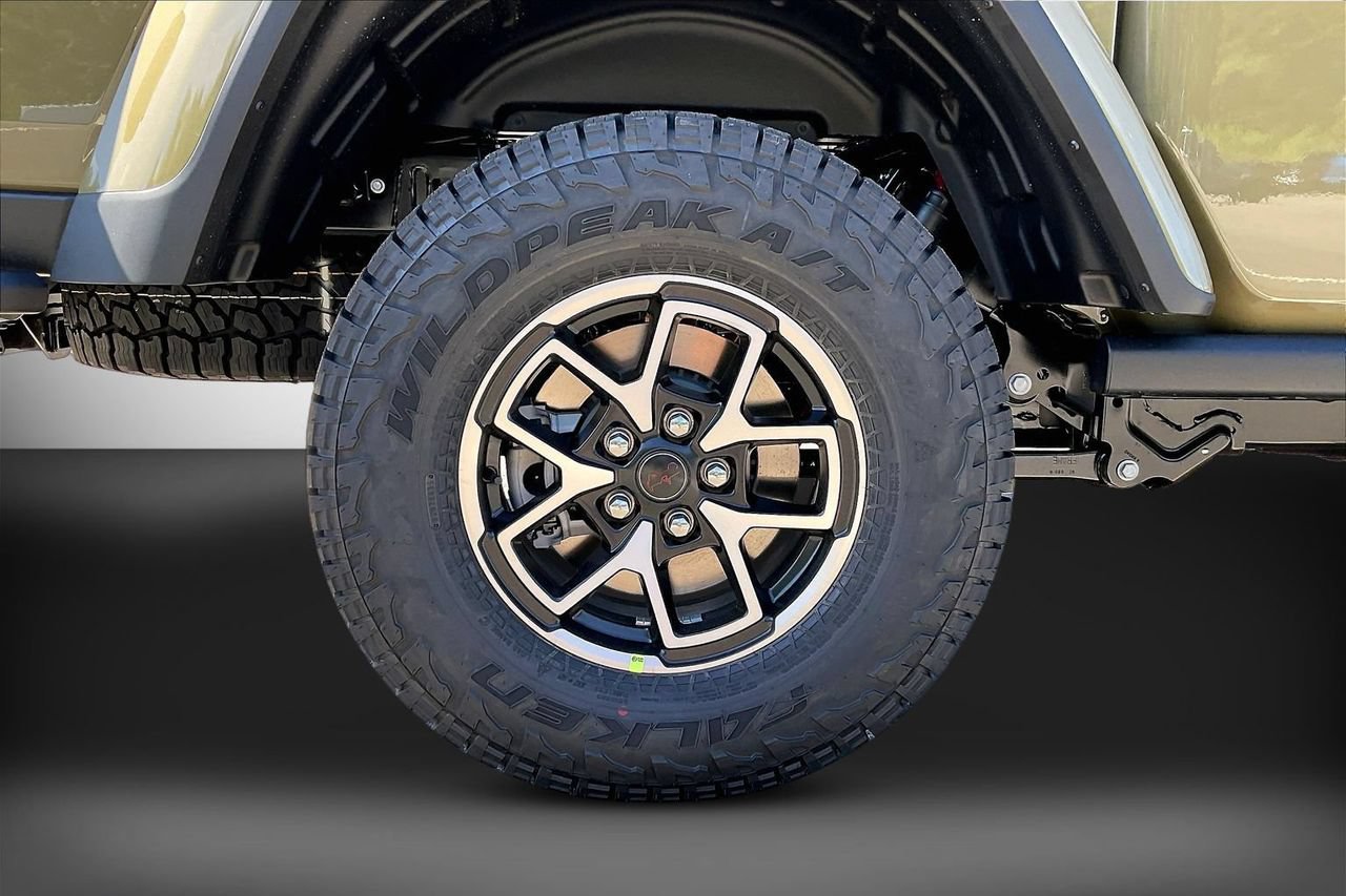 New 2026 Jeep Gladiator Rubicon w/ Steel Power Dome Hood Package AWD/4WD image 32