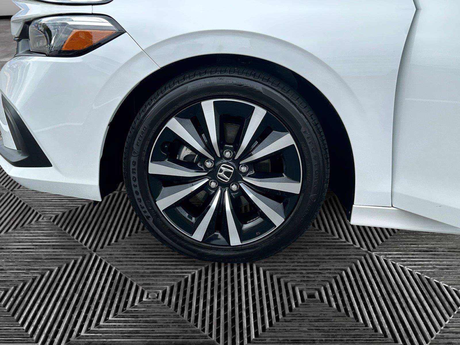Used 2023 Honda Civic EX image 3
