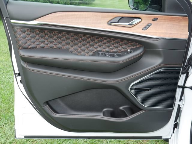 New 2027 Jeep Grand Cherokee Summit AWD/4WD image 11
