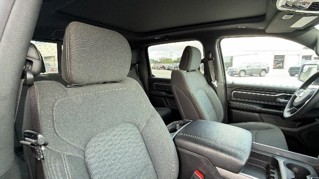 Used 2025 RAM 1500 Big Horn AWD/4WD image 32