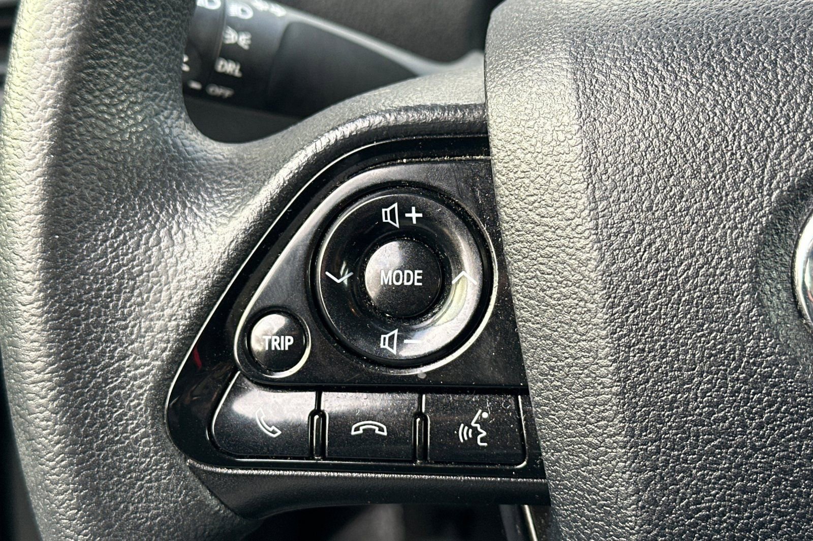 Certified 2022 Toyota Prius LE image 37