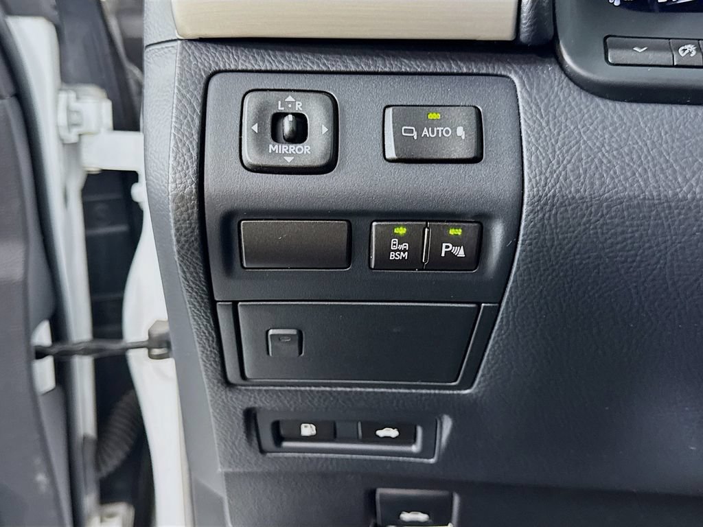 Used 2015 Lexus LS 460 RWD image 15