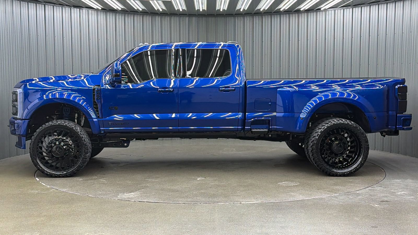 Used 2026 Ford F450 Platinum w/ Platinum Plus Package image 2