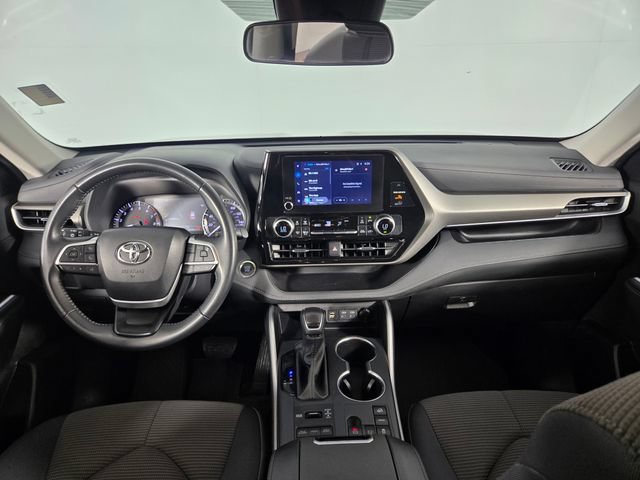 Used 2025 Toyota Highlander LE AWD/4WD image 27