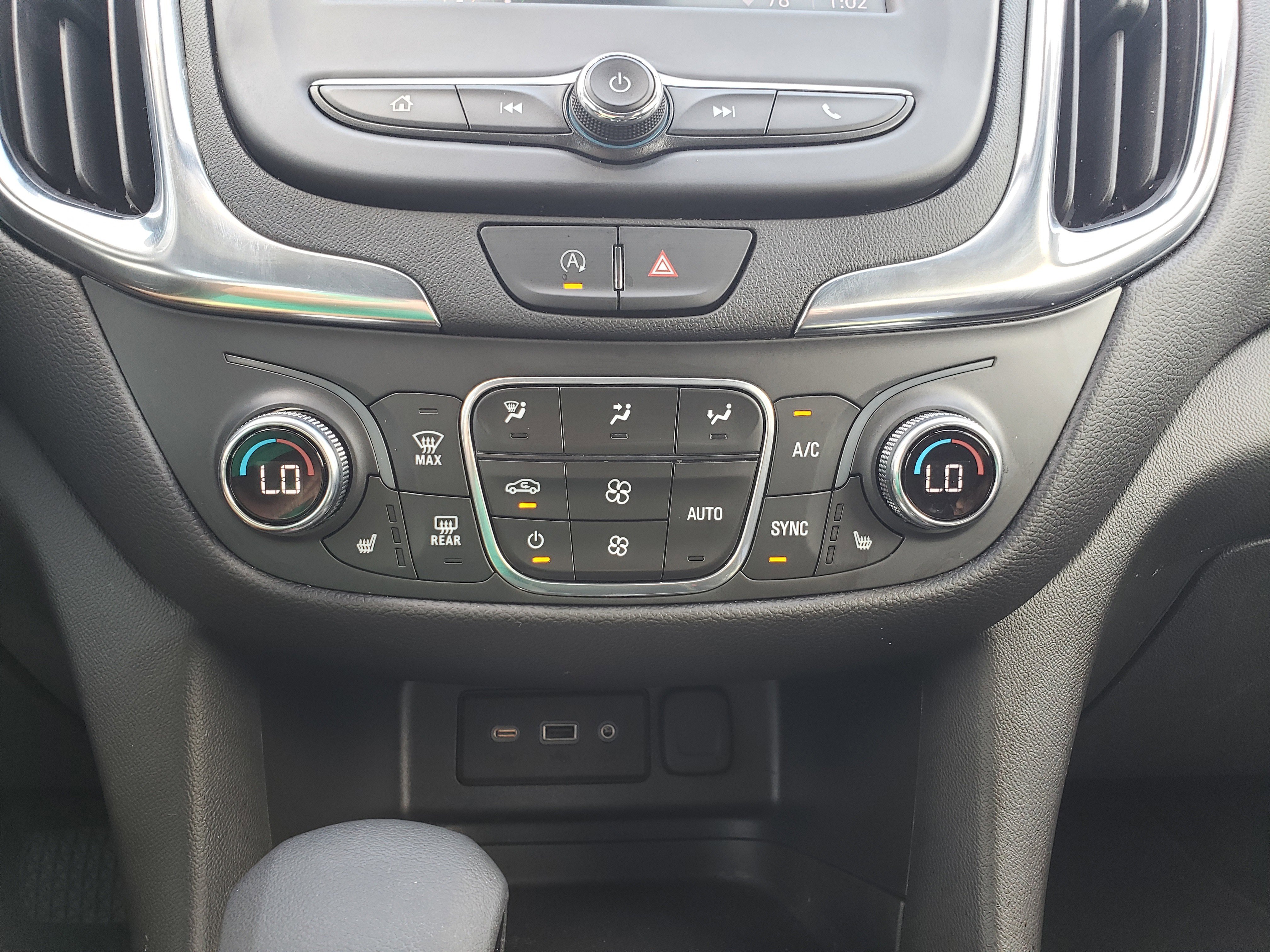 Used 2022 Chevrolet Equinox LT w/ Driver Convenience Package image 24
