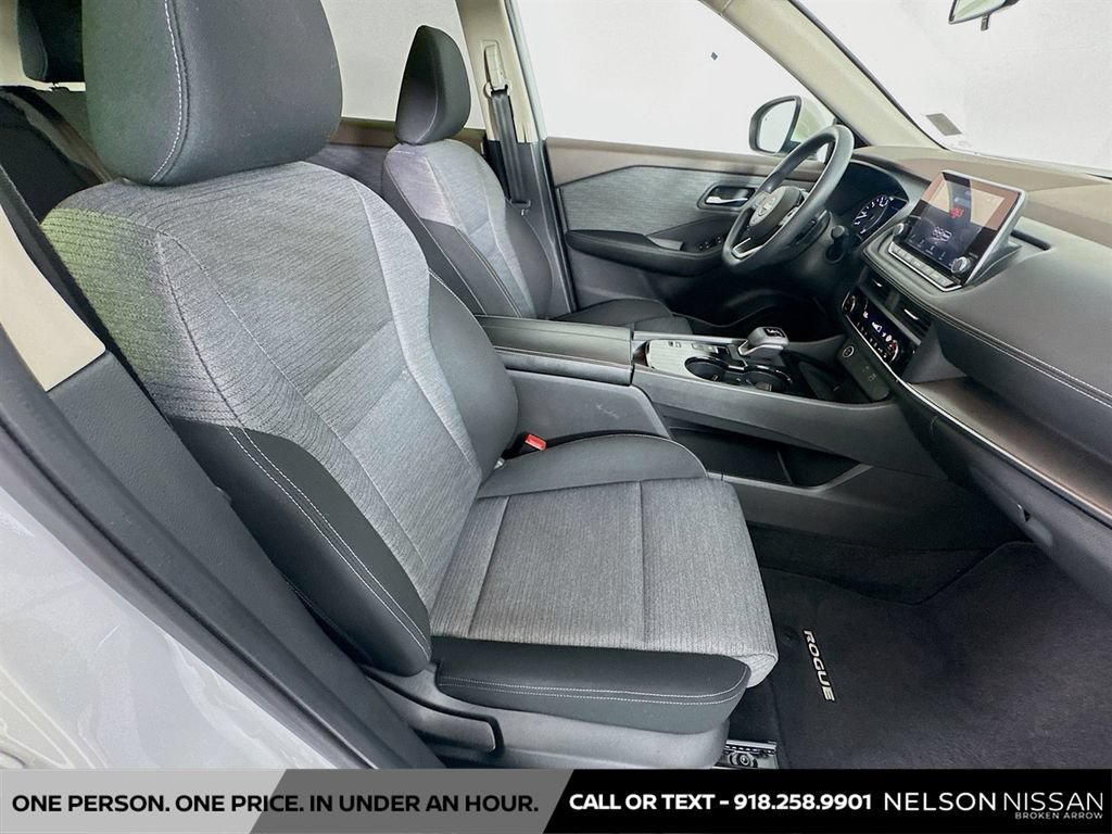 Used 2023 Nissan Rogue SV FWD image 26