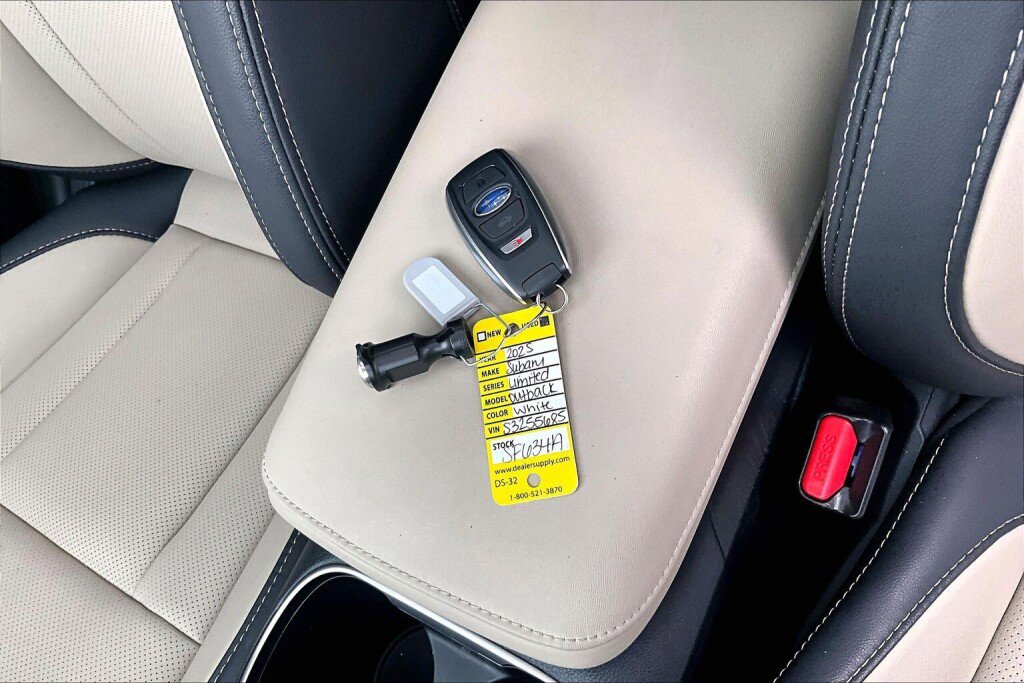 Certified 2025 Subaru Outback Limited XT image 18