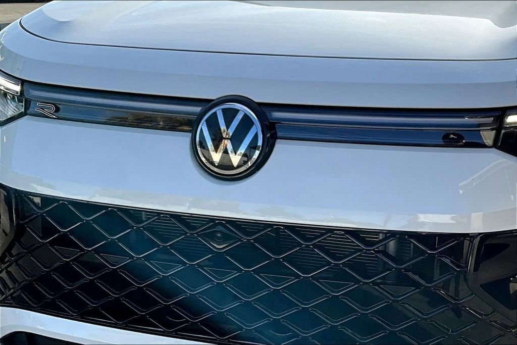 New 2026 Volkswagen Tiguan SEL R-Line image 30