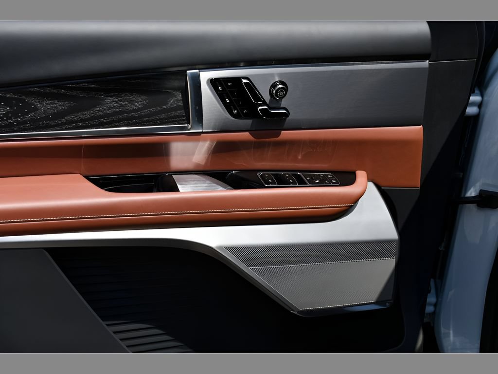 New 2027 Cadillac Vistiq Platinum w/ LPO, Floor Liner Package AWD/4WD image 27