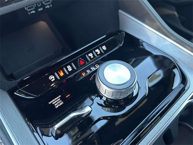 New 2025 Jeep Wagoneer 4WD image 13
