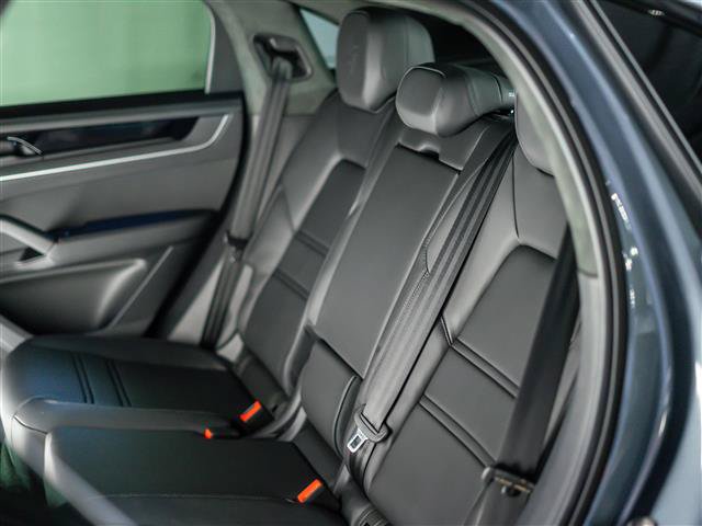 New 2026 Porsche Cayenne GTS AWD/4WD image 29