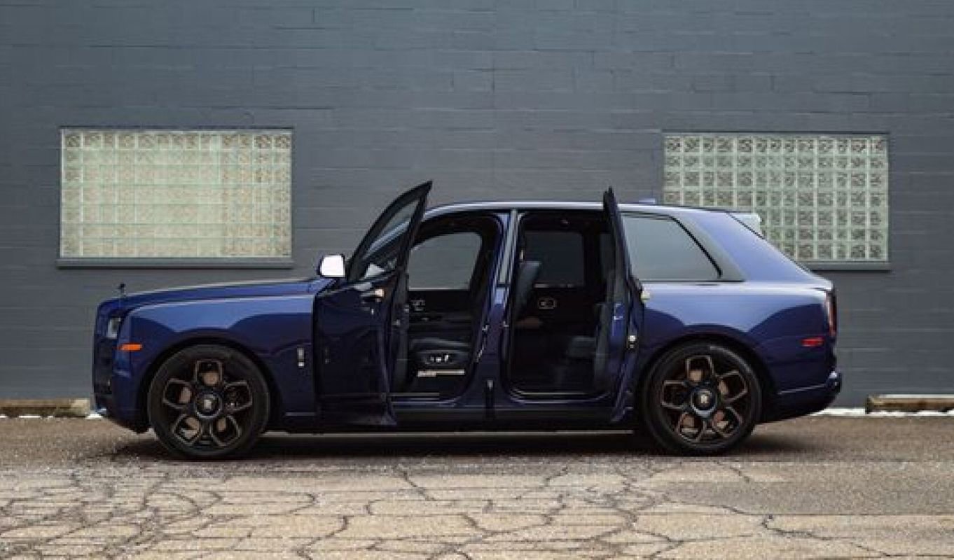 Used 2024 Rolls-Royce Cullinan Black Badge w/ Leather Finishing Pack image 2